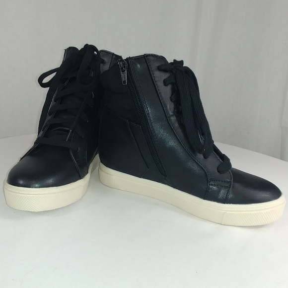 high top tennis shoes